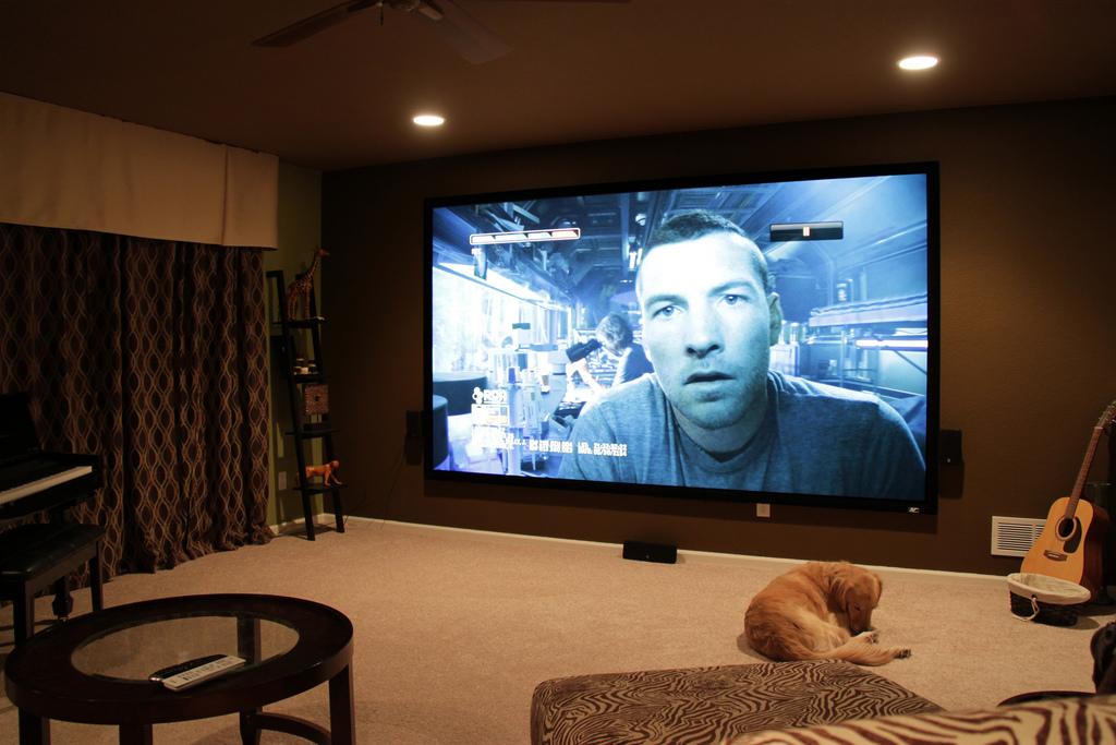 Home Theater: Choosing a Projector Screen | The Creative Alternative